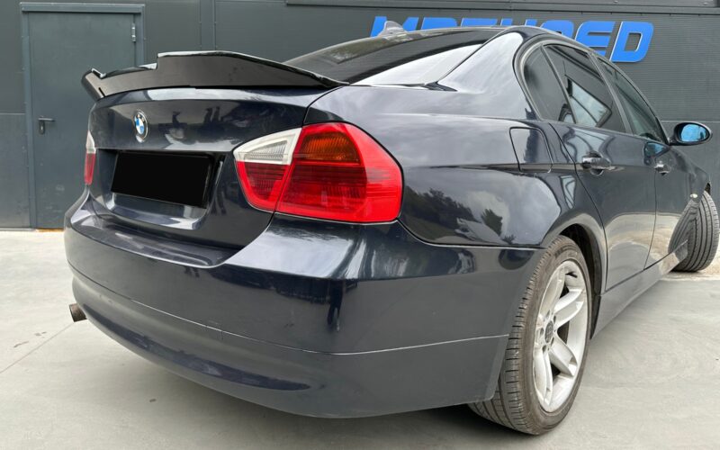 E90 PSM-stiilis pagasiruumi spoiler must läikiv - Image 2