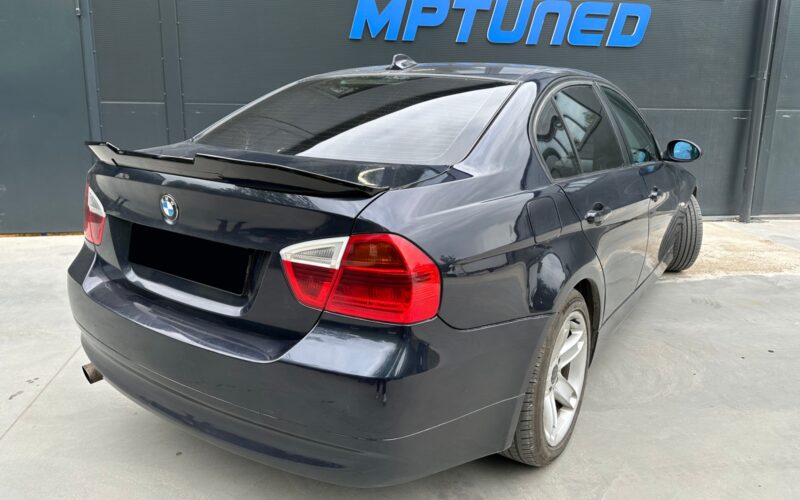 E90 PSM-stiilis pagasiruumi spoiler must läikiv - Image 3