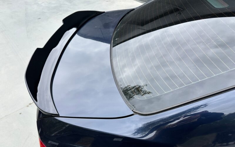 E90 PSM-stiilis pagasiruumi spoiler must läikiv - Image 5