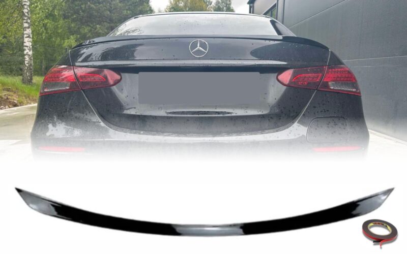 E-klassi W213 pagasiruumi spoiler must läikiv