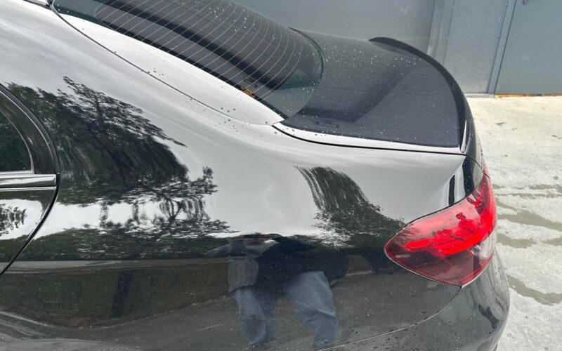 E-klassi W213 pagasiruumi spoiler must läikiv - Image 4