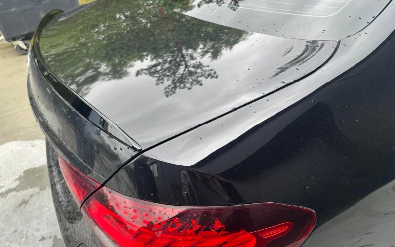 E-klassi W213 pagasiruumi spoiler must läikiv - Image 6
