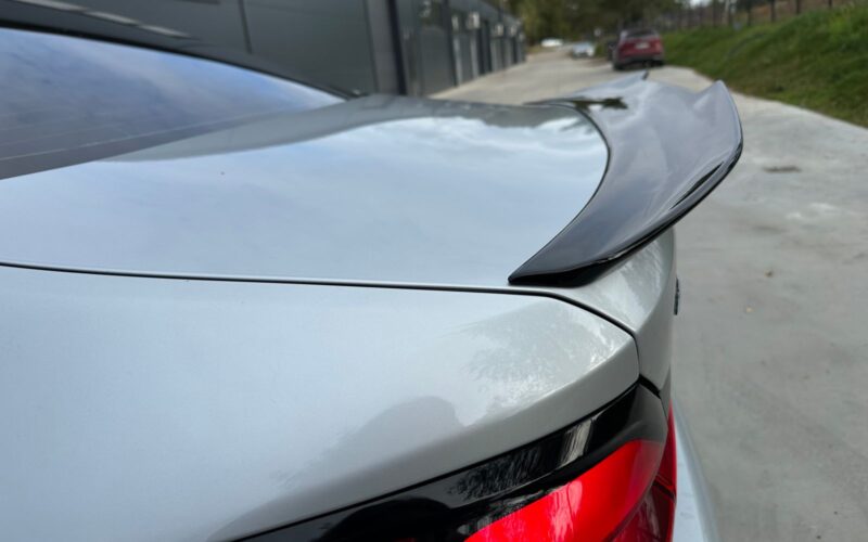 G30 PSM-stiilis spoiler must läikiv - Image 6